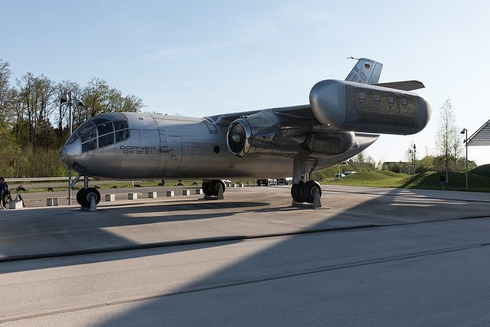 Vuela el Dornier Do 31, el avión que despegaba en vertical