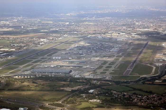 Heathrow abre al tráfico comercial
