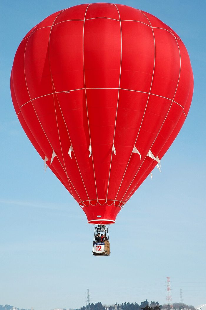 Un globo de aire caliente a 19.811 metros