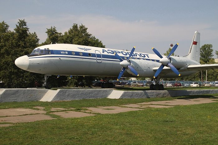 Vuela el Ilyushin Il-18