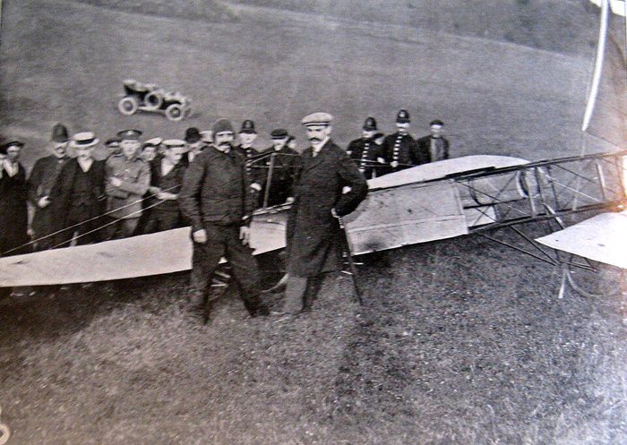 Blériot cruza el canal de la Mancha