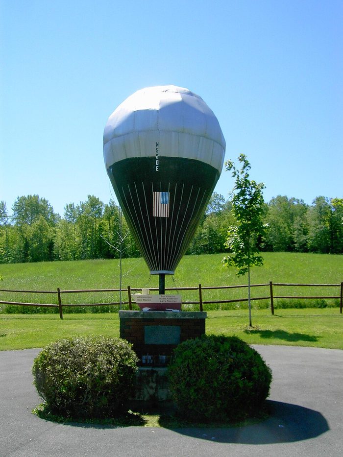 El primer globo que cruza el Atlántico