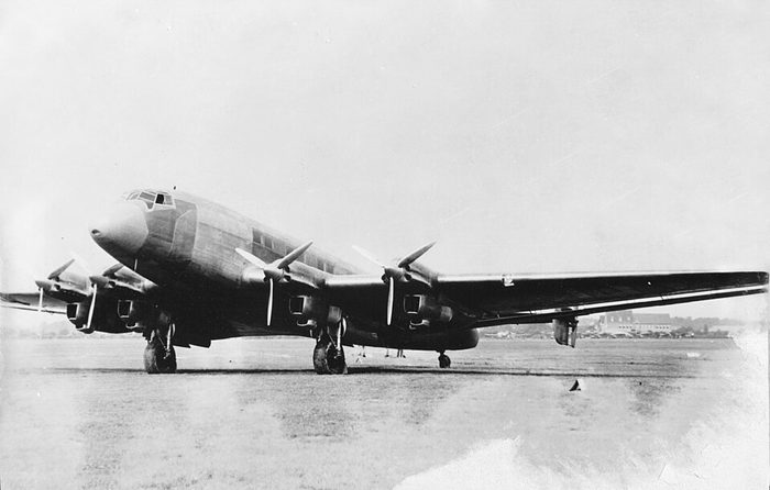The Junkers Ju 90 flies