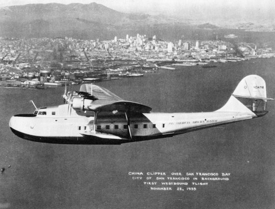 Pan Am cruza el Pacífico con pasajeros