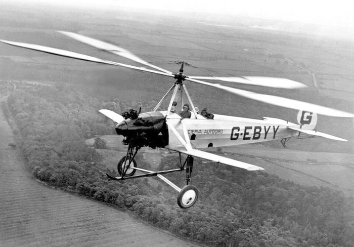 The first autogiro flies in America