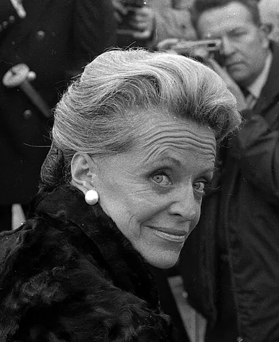 Portrait of Jacqueline Auriol