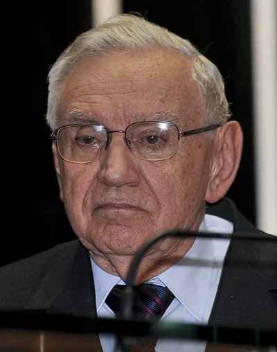 Portrait of Ozires Silva