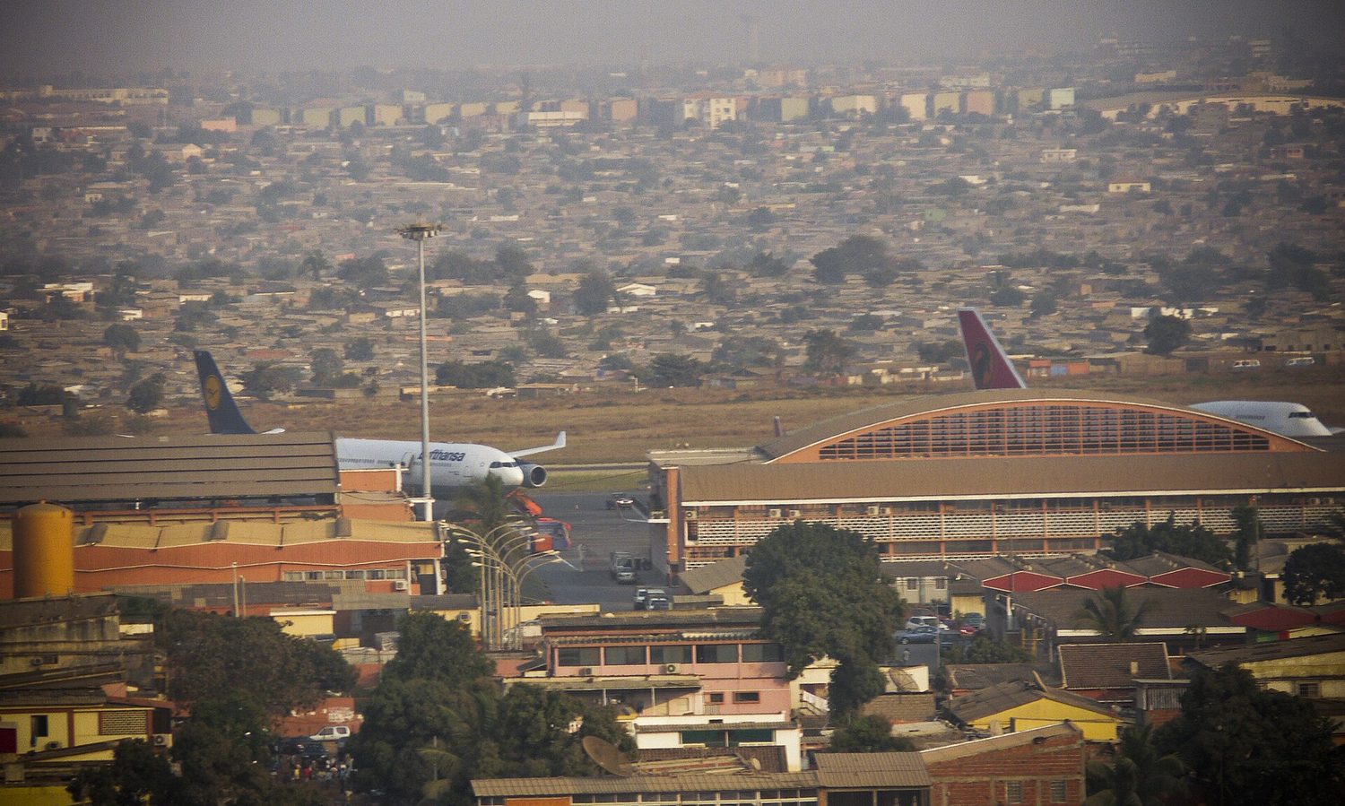 Quatro de Fevereiro International Airport