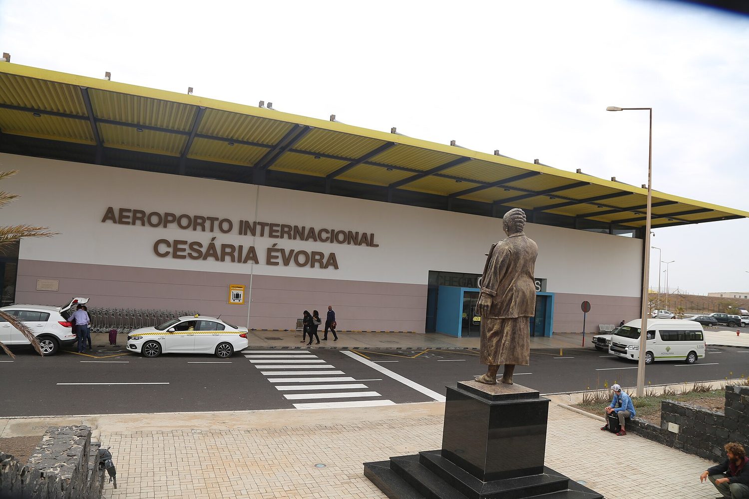 Aeropuerto Internacional Cesárea Évora