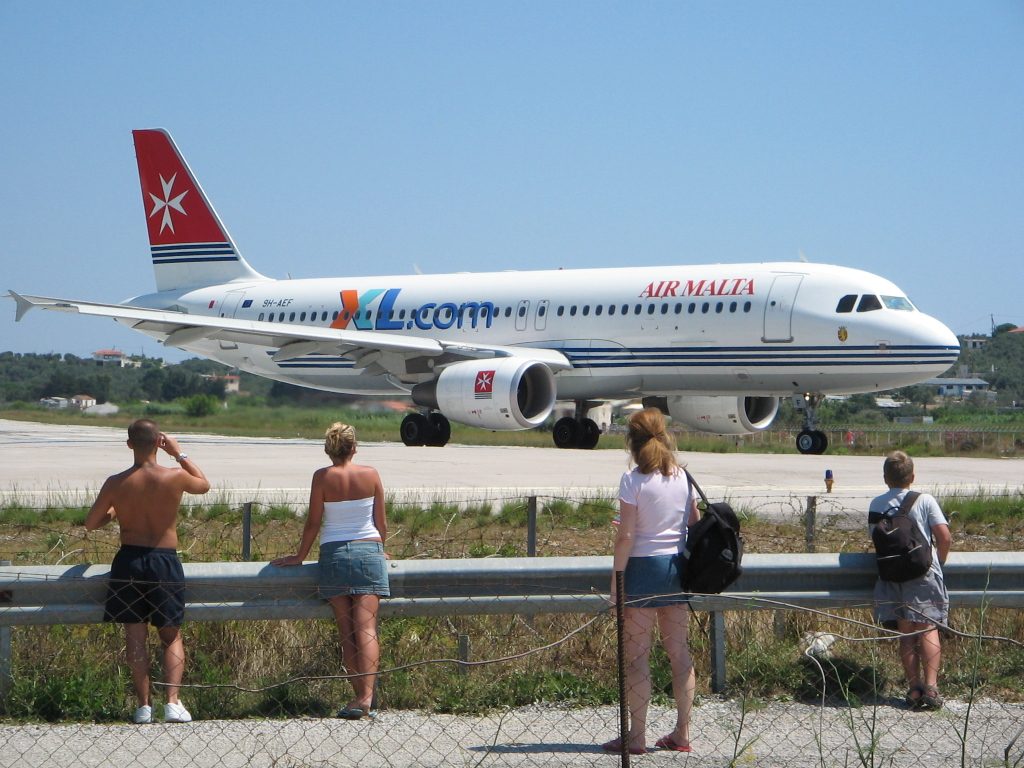 Aeropuerto Internacional de Scíathos - Alexandros Papadiamantis