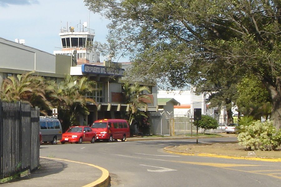 Aeropuerto Internacional Tobías Bolaños