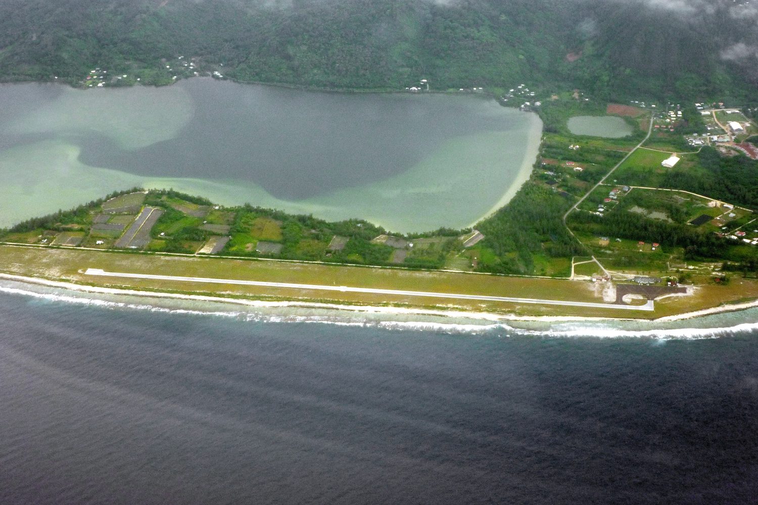 Huahine-Fare Airport
