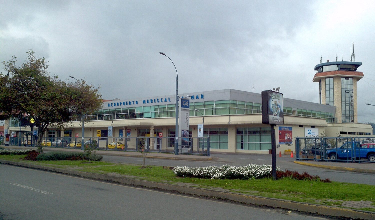 Mariscal Lamar Airport
