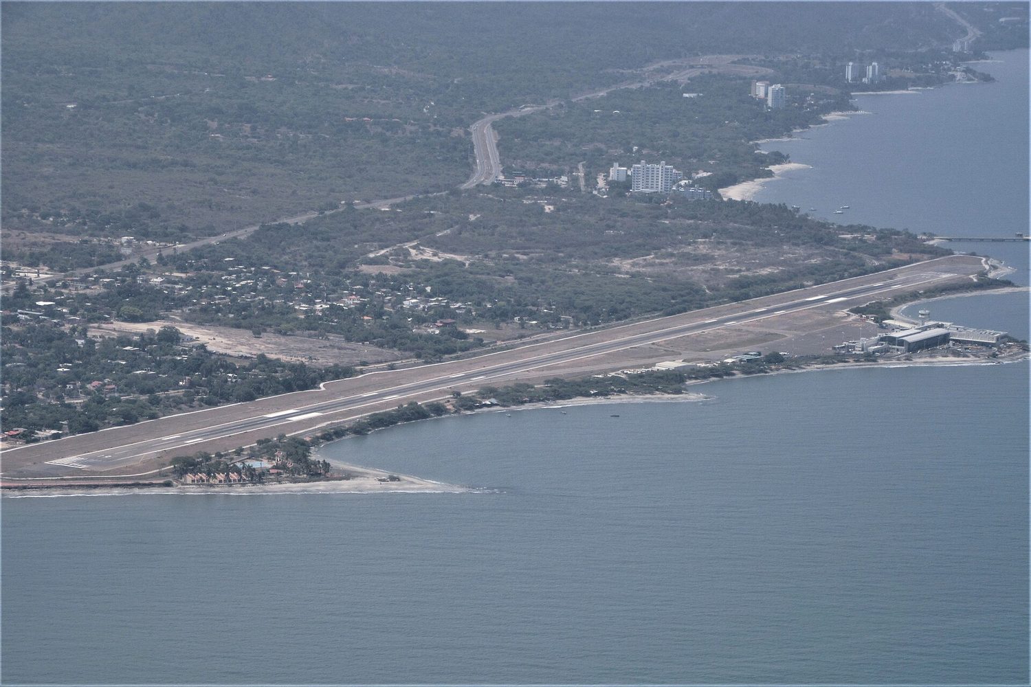 Aeropuerto Internacional Simón Bolívar